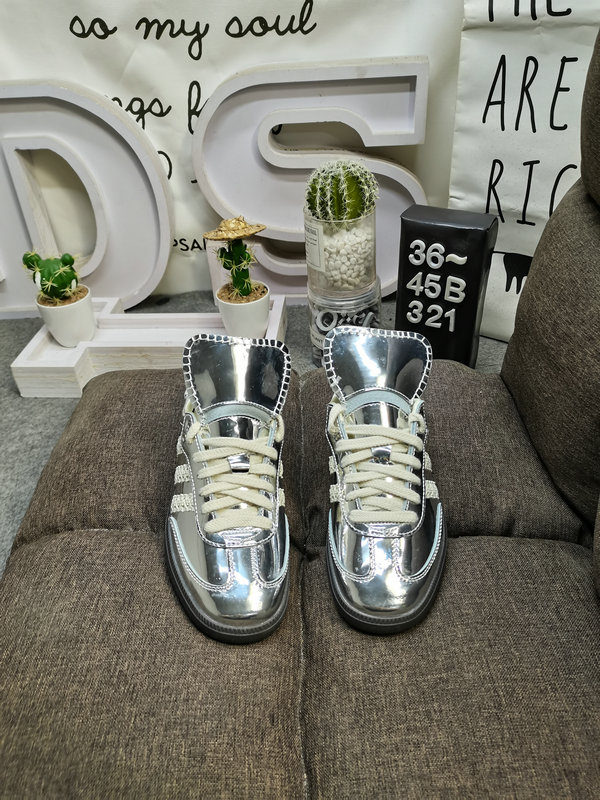 Shoes Adidas 321DWales Bonner x Adidas Samba co-branded retro sports sneakers. Simple color matching this year’s popular liquid silver is full of unknown feeling. Three stripes lace makeup ribbon on the side! 10