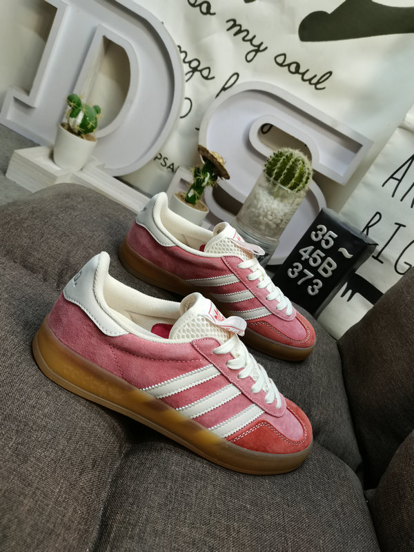 Shoes Adidas 373D company-level genuine half-size adlidas Adidas Gazelle Indoor IH8543 casual wear-resistant lightweight low-top board shoes This Adidas sports shoe is the 1979 Gazele lndoor sports 10