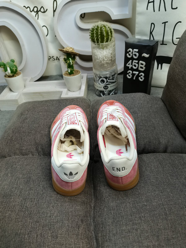 Shoes Adidas 373D company-level genuine half-size adlidas Adidas Gazelle Indoor IH8543 casual wear-resistant lightweight low-top board shoes This Adidas sports shoe is the 1979 Gazele lndoor sports 10