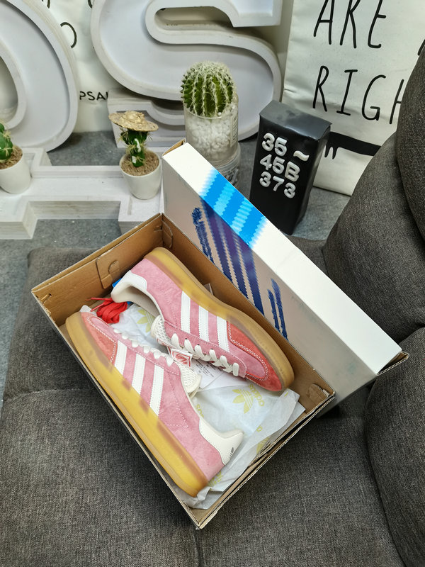 Shoes Adidas 373D company-level genuine half-size adlidas Adidas Gazelle Indoor IH8543 casual wear-resistant lightweight low-top board shoes This Adidas sports shoe is the 1979 Gazele lndoor sports 10