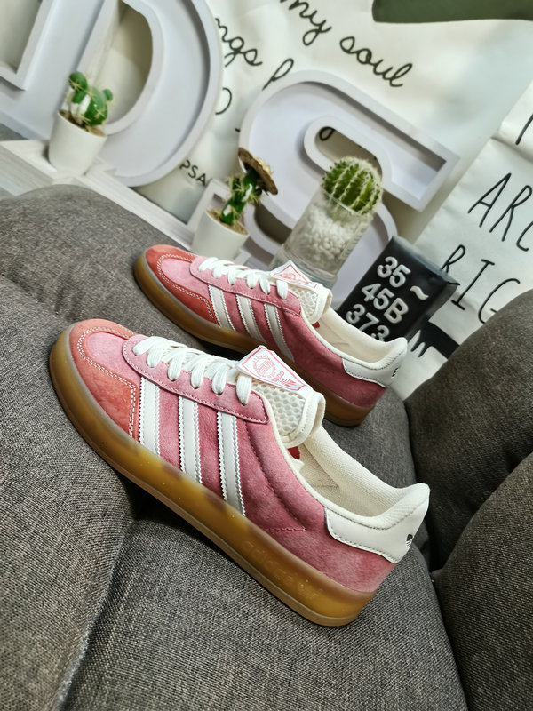 Shoes Adidas 373D company-level genuine half-size adlidas Adidas Gazelle Indoor IH8543 casual wear-resistant lightweight low-top board shoes This Adidas sports shoe is the 1979 Gazele lndoor sports 10