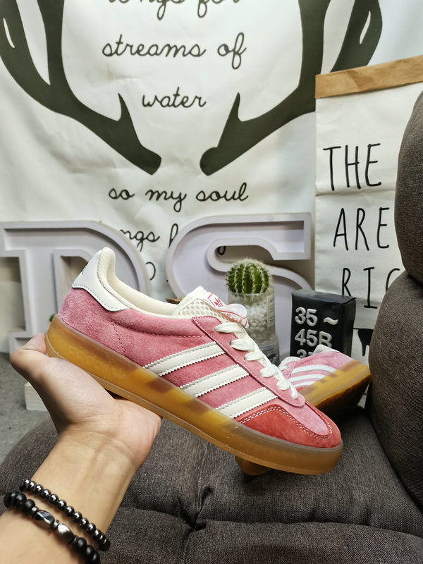 Shoes Adidas 373D company-level genuine half-size adlidas Adidas Gazelle Indoor IH8543 casual wear-resistant lightweight low-top board shoes This Adidas sports shoe is the 1979 Gazele lndoor sports 10