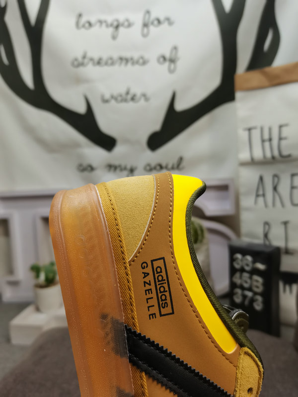 Shoes Adidas 373DAdidasad Bunny Gazelle Indoor IF8716 uses suede and environmentally friendly fiber leather upper material, internal environmentally friendly sea glass insole, external RB rubber outsole❗️The new joint shoe of the clover is so unique!! Pull 10