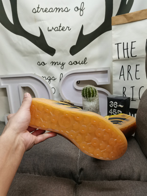 Shoes Adidas 373DAdidasad Bunny Gazelle Indoor IF8716 uses suede and environmentally friendly fiber leather upper material, internal environmentally friendly sea glass insole, external RB rubber outsole❗️The new joint shoe of the clover is so unique!! Pull 10