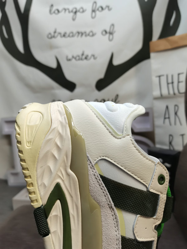 Shoes Adidas 447D Corporate Level The streetball style derived from the streets has changed the development of traditional basketball. This newly designed adidas Originals Niteball is similar to the retro performance basketball shoe adidas Or28 that came out last year.