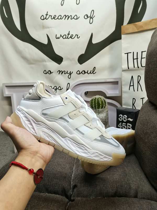 Shoes Adidas 447D Corporate Level The streetball style derived from the streets has changed the development of traditional basketball. This newly designed adidas Originals Niteball is similar to the retro performance basketball shoe adidas Or28 that came out last year.