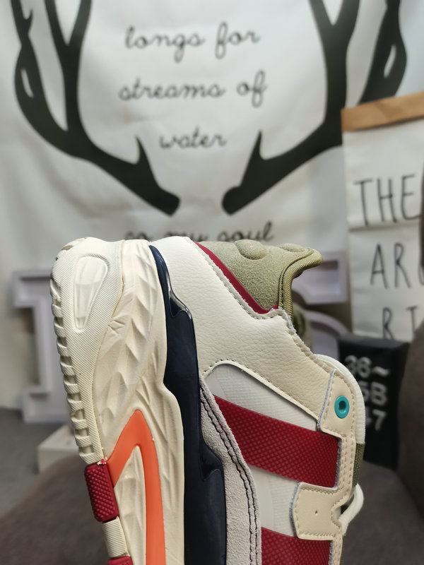 Shoes Adidas 447D Corporate Level The streetball style derived from the streets has changed the development of traditional basketball. This newly designed adidas Originals Niteball is similar to the retro performance basketball shoe adidas Or28 that came out last year.