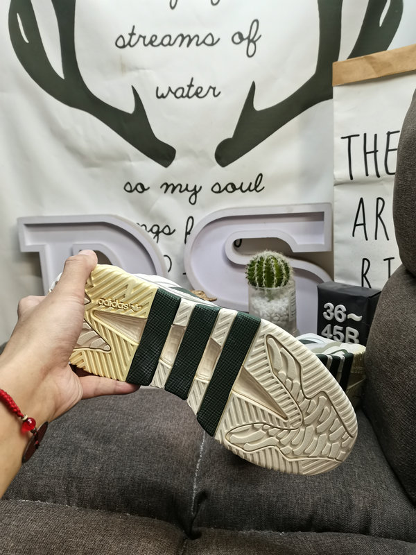 Shoes Adidas 447D Corporate Level The streetball style derived from the streets has changed the development of traditional basketball. This newly designed adidas Originals Niteball is similar to the retro performance basketball shoe adidas Or28 that came out last year.