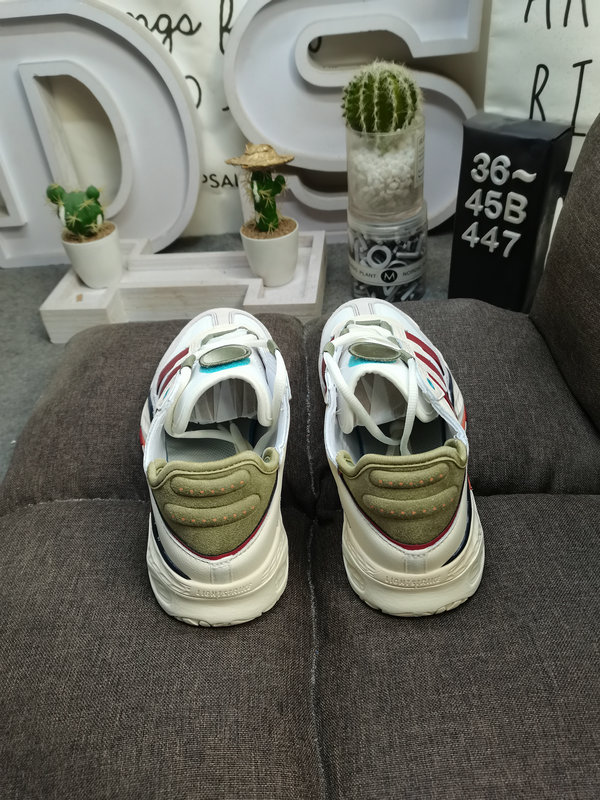 Shoes Adidas 447D Corporate Level The streetball style derived from the streets has changed the development of traditional basketball. This newly designed adidas Originals Niteball is similar to the retro performance basketball shoe adidas Or28 that came out last year.