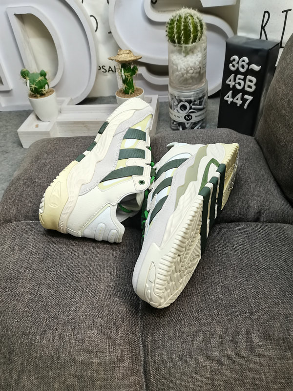 Shoes Adidas 447D Corporate Level The streetball style derived from the streets has changed the development of traditional basketball. This newly designed adidas Originals Niteball is similar to the retro performance basketball shoe adidas Or28 that came out last year.