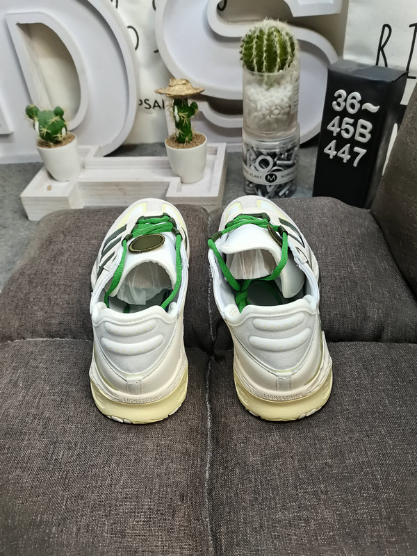 Shoes Adidas 447D Corporate Level The streetball style derived from the streets has changed the development of traditional basketball. This newly designed adidas Originals Niteball is similar to the retro performance basketball shoe adidas Or28 that came out last year.