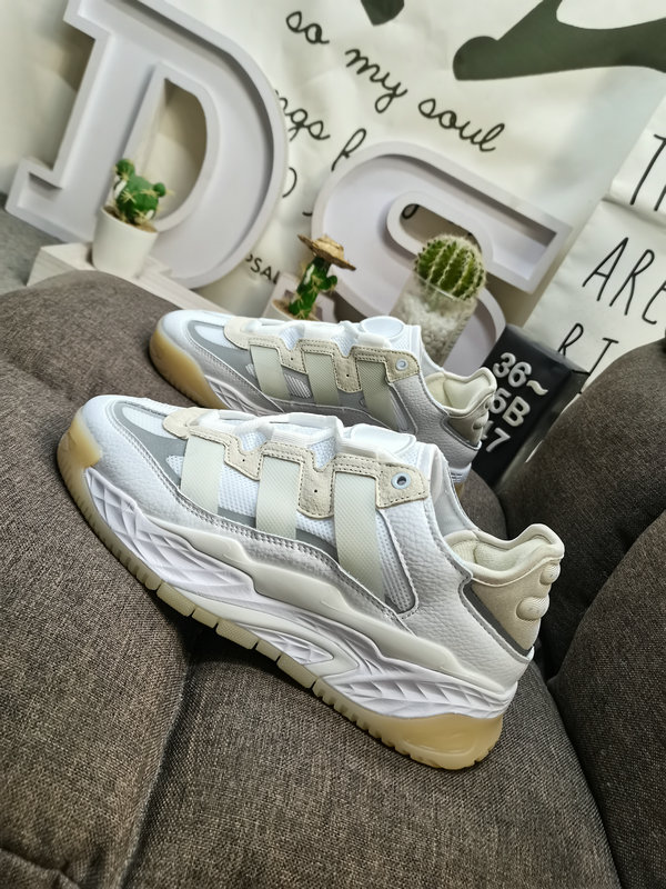 Shoes Adidas 447D Corporate Level The streetball style derived from the streets has changed the development of traditional basketball. This newly designed adidas Originals Niteball is similar to the retro performance basketball shoe adidas Or28 that came out last year.