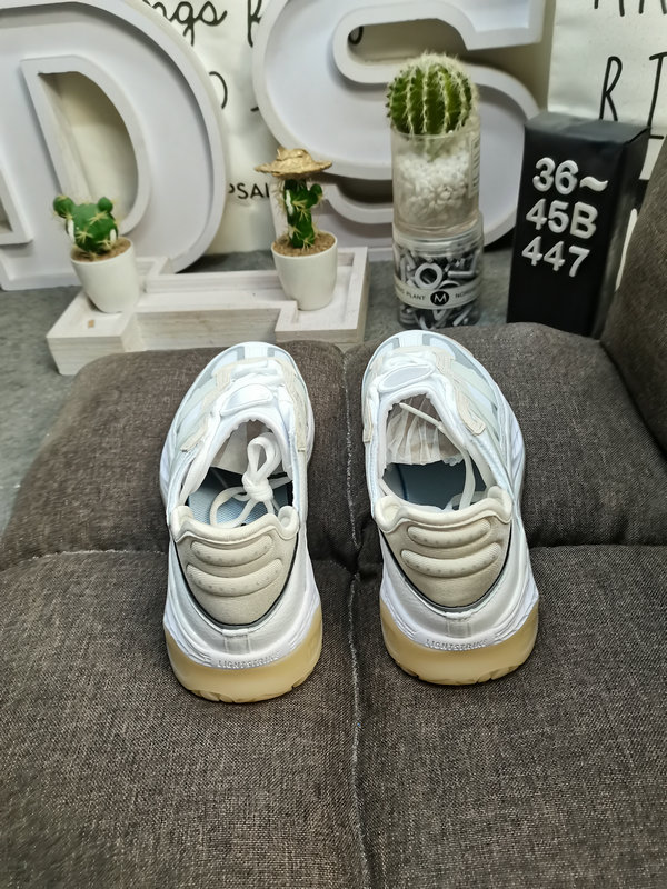 Shoes Adidas 447D Corporate Level The streetball style derived from the streets has changed the development of traditional basketball. This newly designed adidas Originals Niteball is similar to the retro performance basketball shoe adidas Or28 that came out last year.