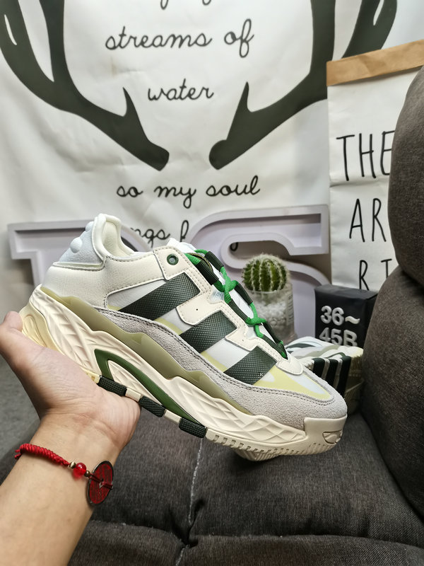 Shoes Adidas 447D Corporate Level The streetball style derived from the streets has changed the development of traditional basketball. This newly designed adidas Originals Niteball is similar to the retro performance basketball shoe adidas Or28 that came out last year.