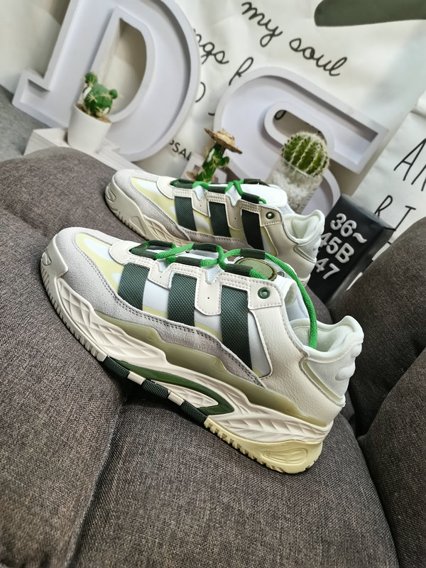 Shoes Adidas 447D Corporate Level The streetball style derived from the streets has changed the development of traditional basketball. This newly designed adidas Originals Niteball is similar to the retro performance basketball shoe adidas Or28 that came out last year.