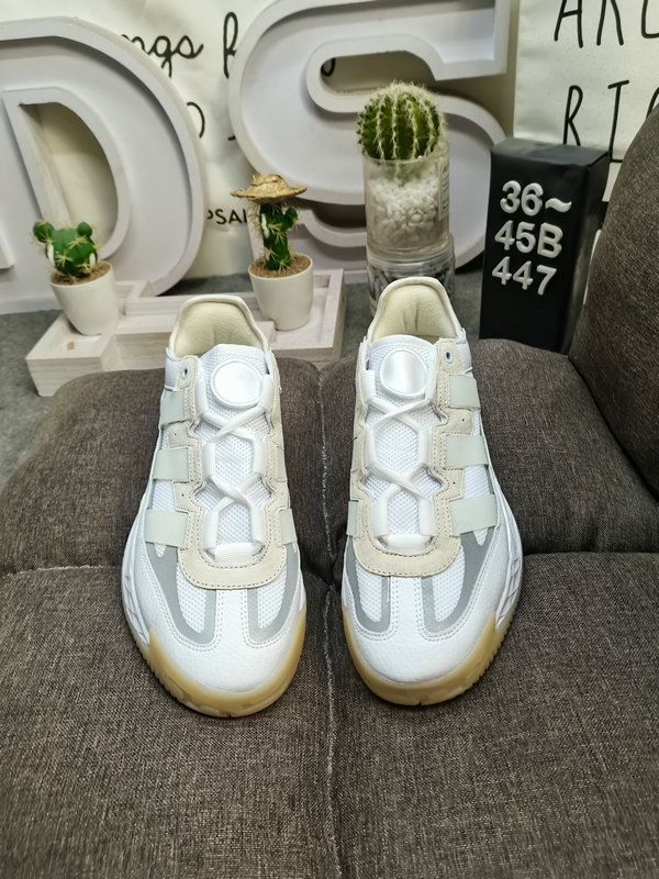 Shoes Adidas 447D Corporate Level The streetball style derived from the streets has changed the development of traditional basketball. This newly designed adidas Originals Niteball is similar to the retro performance basketball shoe adidas Or28 that came out last year.