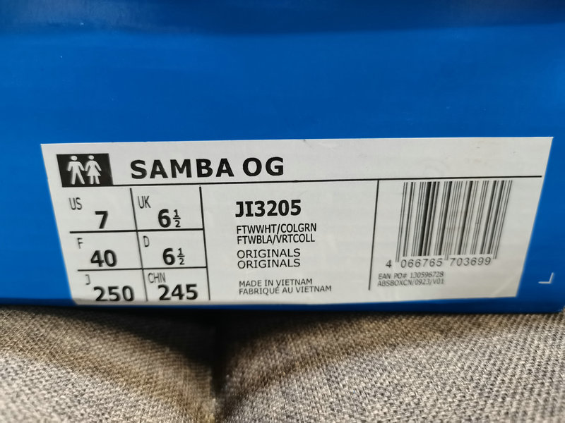 Shoes Adidas 447DAdidas SAMBA OG JI3205 is a classic Originals made of suede leather for nearly 70 years. It has a slender last, a slightly pointed toe cap, and suede toe cap stitching. These elements are exactly what Origi10