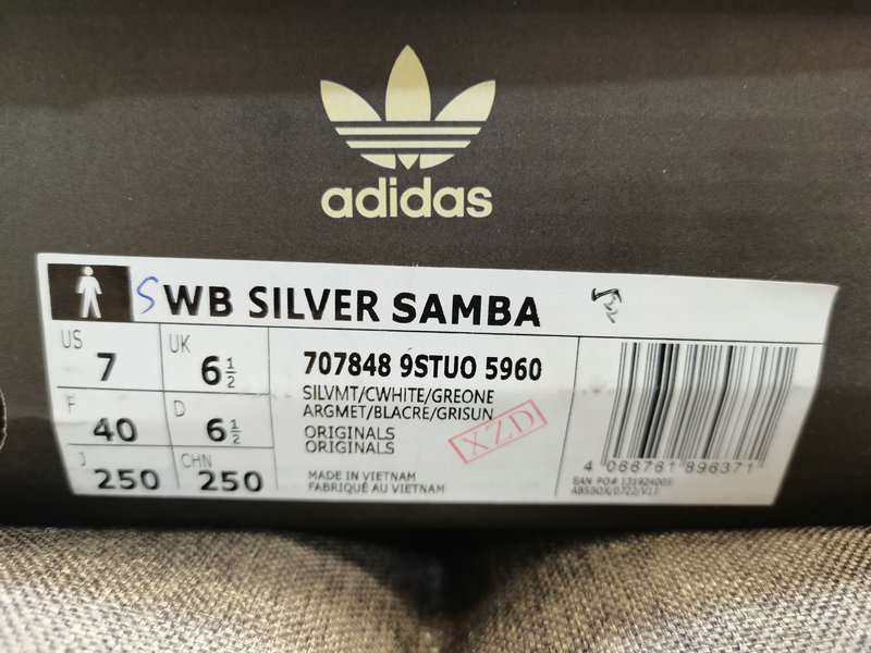 Shoes Adidas 522DWales Bonner x Adidas Samba co-branded retro sports shoes. Simple color matching this year’s popular liquid silver is full of unknown feeling. Three stripes lace makeup ribbon on the side! 10