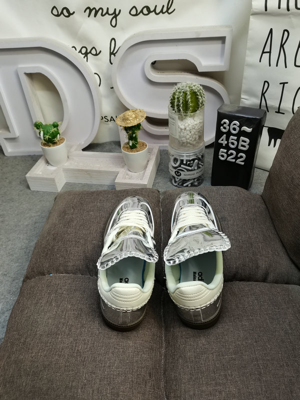 Shoes Adidas 522DWales Bonner x Adidas Samba co-branded retro sports shoes. Simple color matching this year’s popular liquid silver is full of unknown feeling. Three stripes lace makeup ribbon on the side! 10