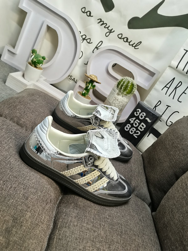 Shoes Adidas 862DWales Bonner x Adidas Samba co-branded retro sports shoes. Simple color matching this year’s popular liquid silver is full of unknown feeling. Three stripes lace makeup ribbon on the side! 10