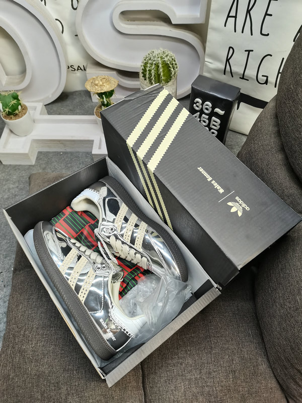 Shoes Adidas 862DWales Bonner x Adidas Samba co-branded retro sports shoes. Simple color matching this year’s popular liquid silver is full of unknown feeling. Three stripes lace makeup ribbon on the side! 10