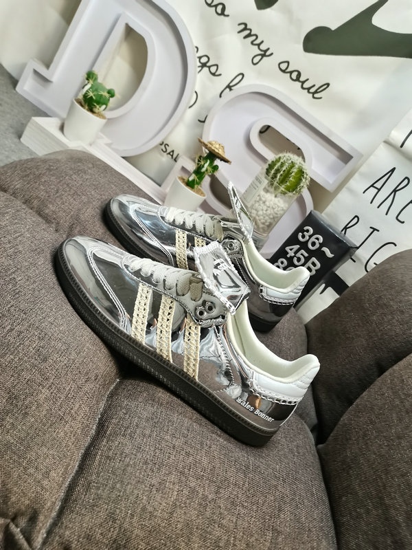 Shoes Adidas 862DWales Bonner x Adidas Samba co-branded retro sports shoes. Simple color matching this year’s popular liquid silver is full of unknown feeling. Three stripes lace makeup ribbon on the side! 10