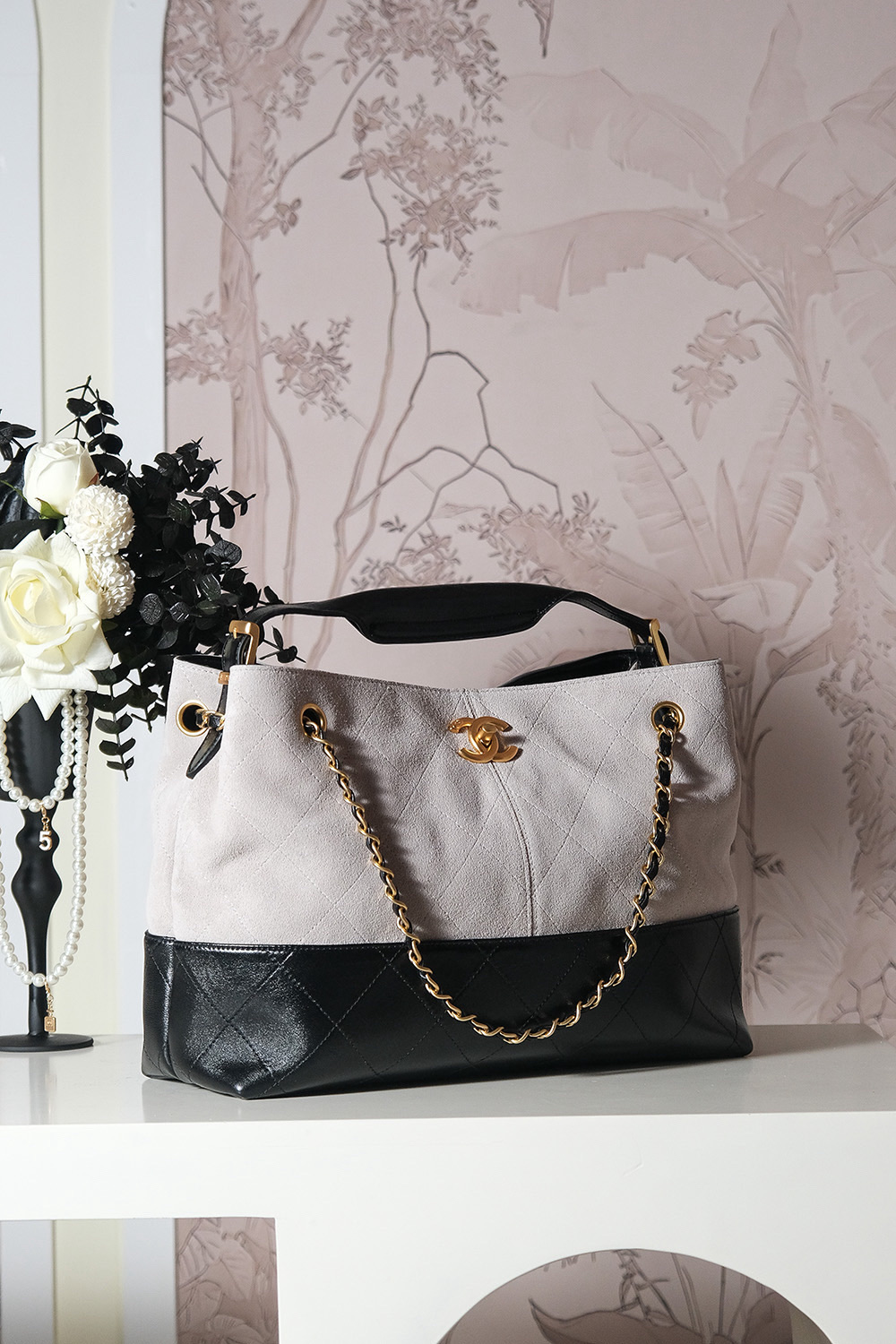 Shopping bag, Suede calfskin, shiny lambskin & gold-tone gray