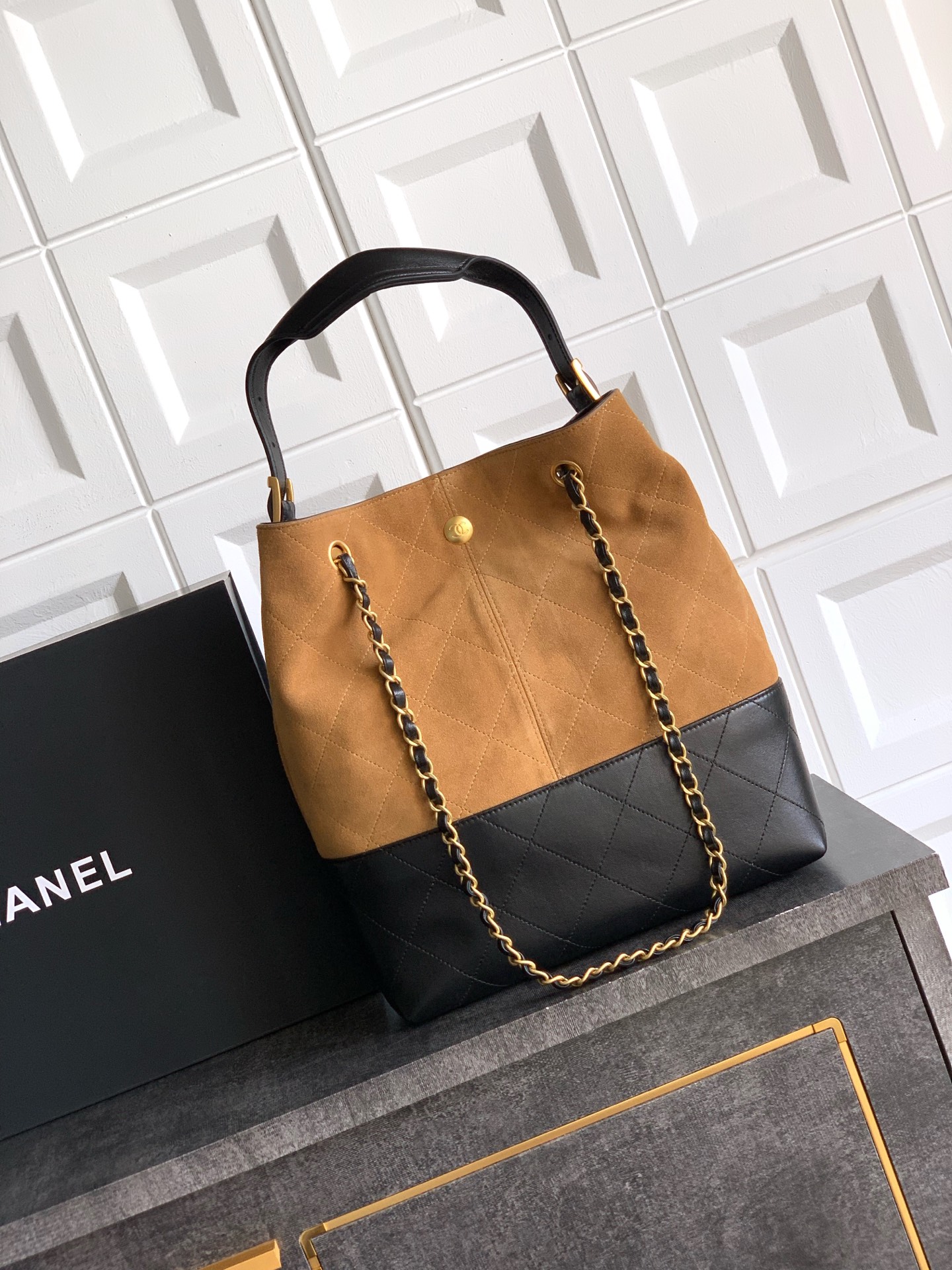 Small shopping bag, Suede calfskin, shiny lambskin & gold-