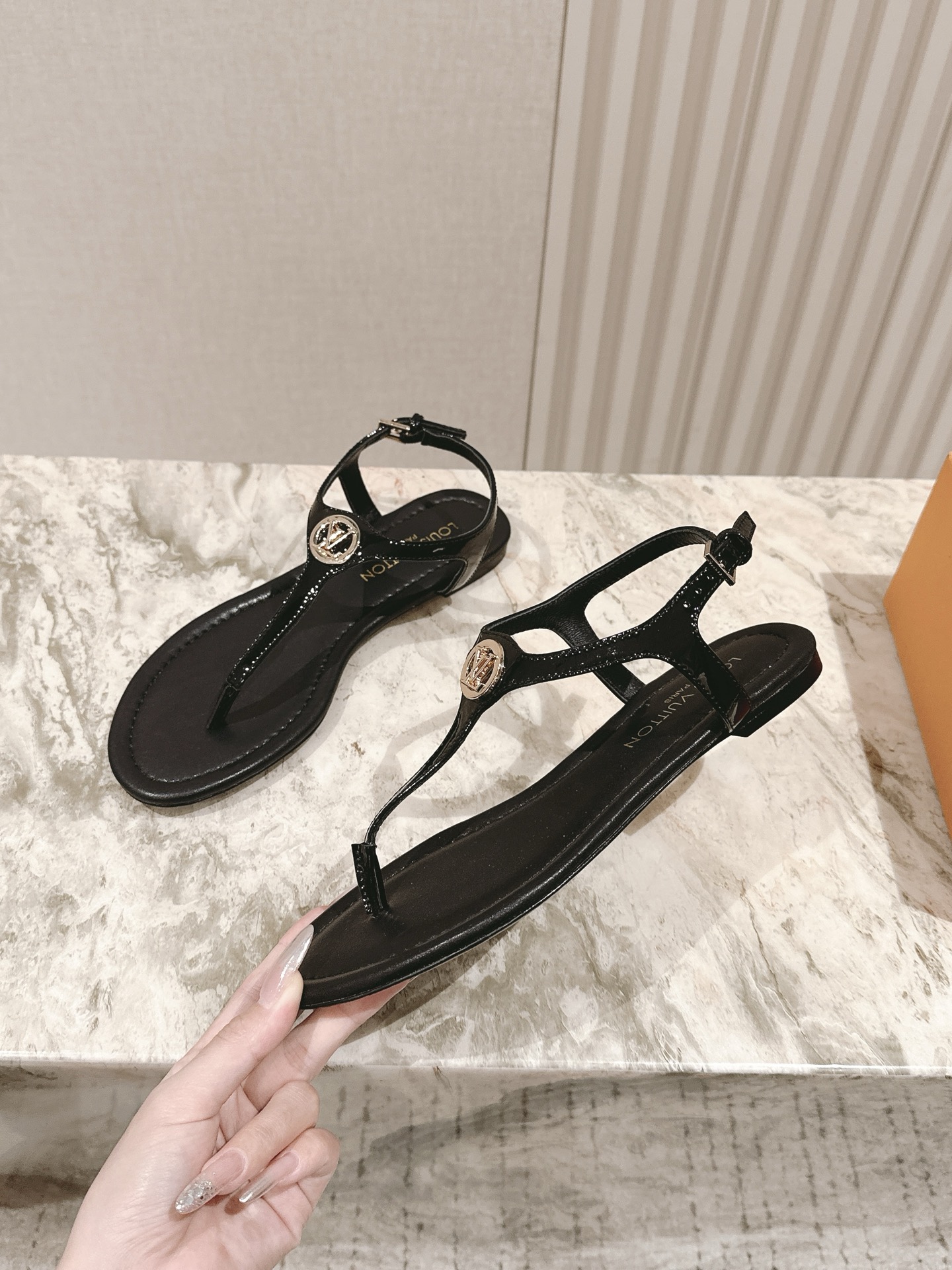 Sunkiss Flat Sandal black- Women - Louis Vuitton
