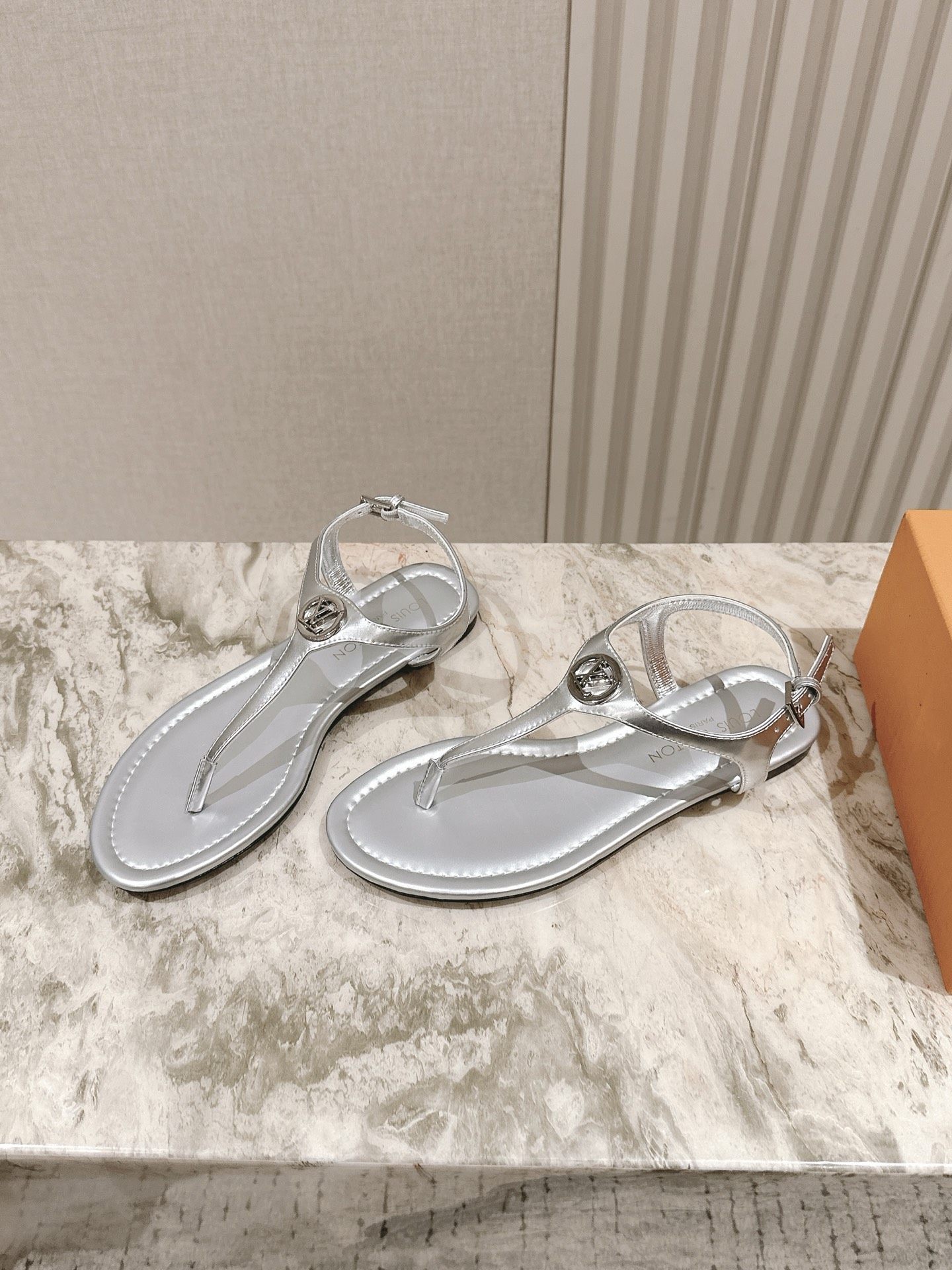 Sunkiss Flat Sandal silver- Women - Louis Vuitton
