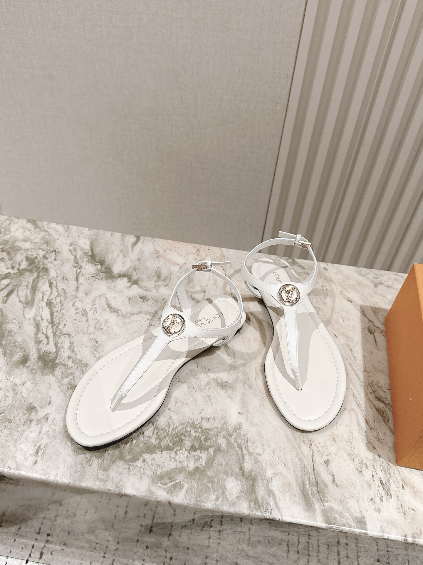 Sunkiss Flat Sandal white- Women - Louis Vuitton