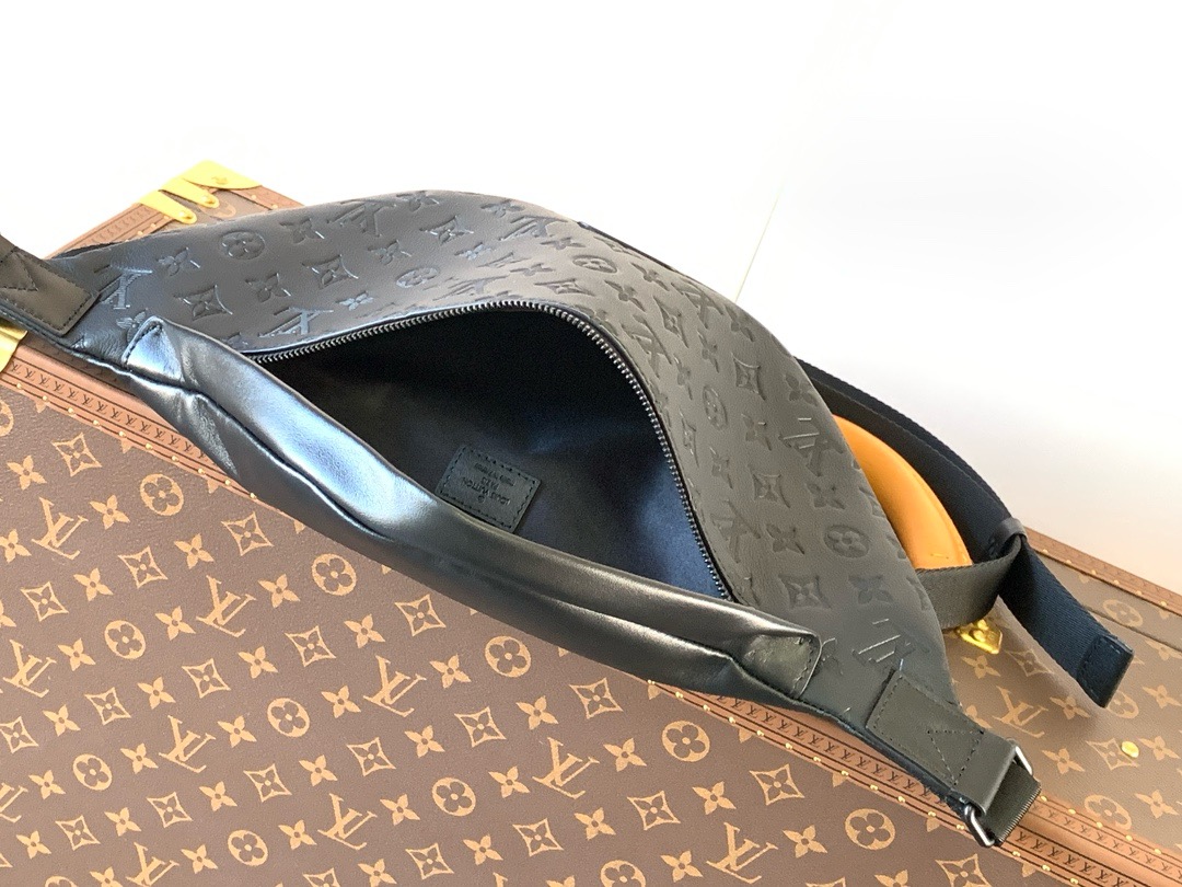 Louis Vuitton Discovery PM Bumbag 'Black'