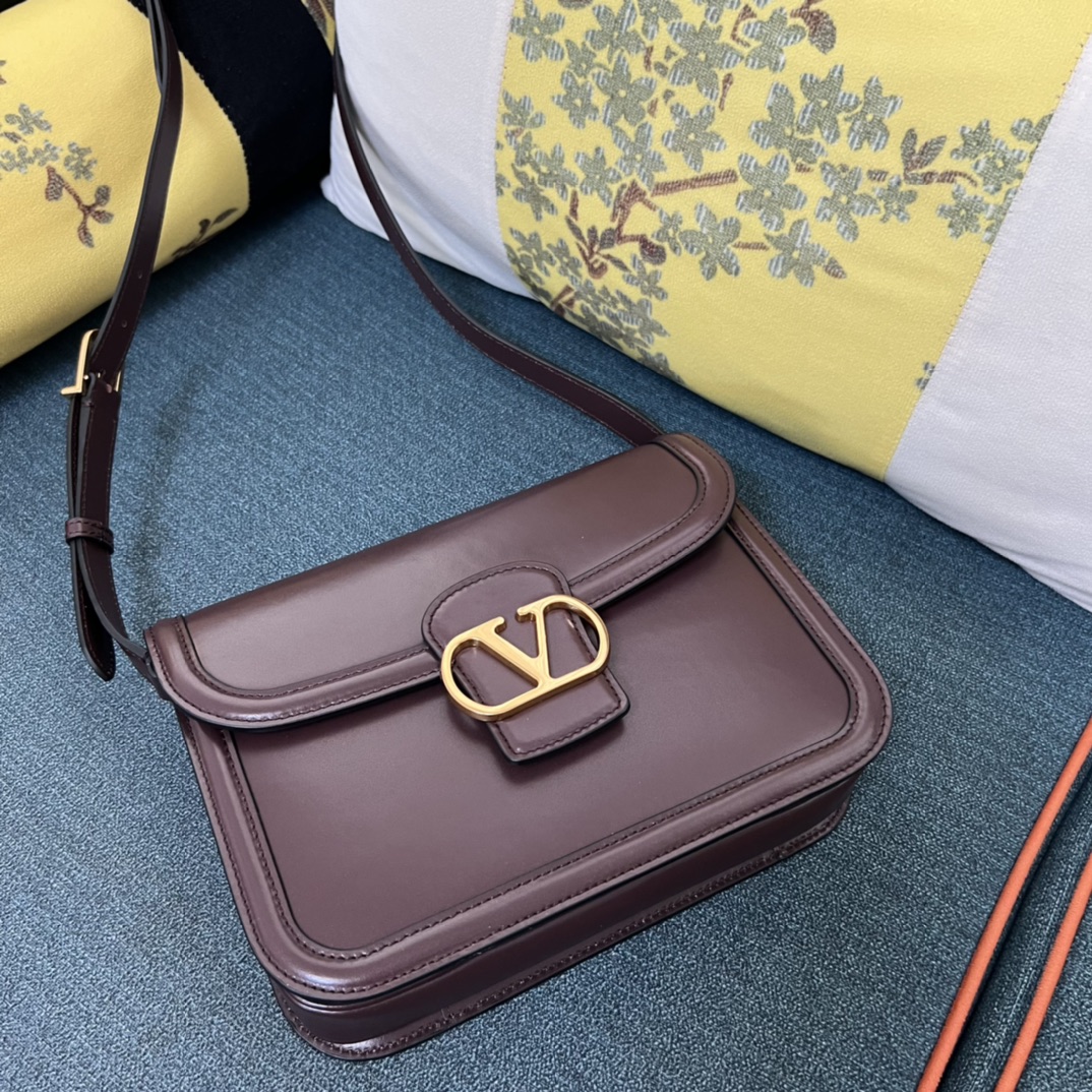 Valentino Garavani 9TO5 Shoulder Bag | Brown |