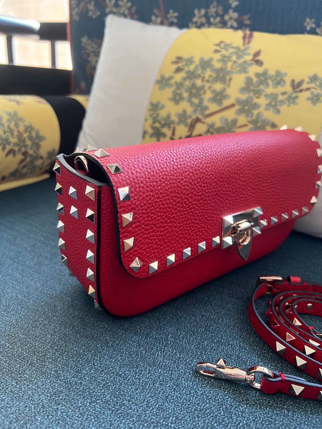 Valentino Garavani Calf Leather Rockstud Alcove Shoulder Bag |