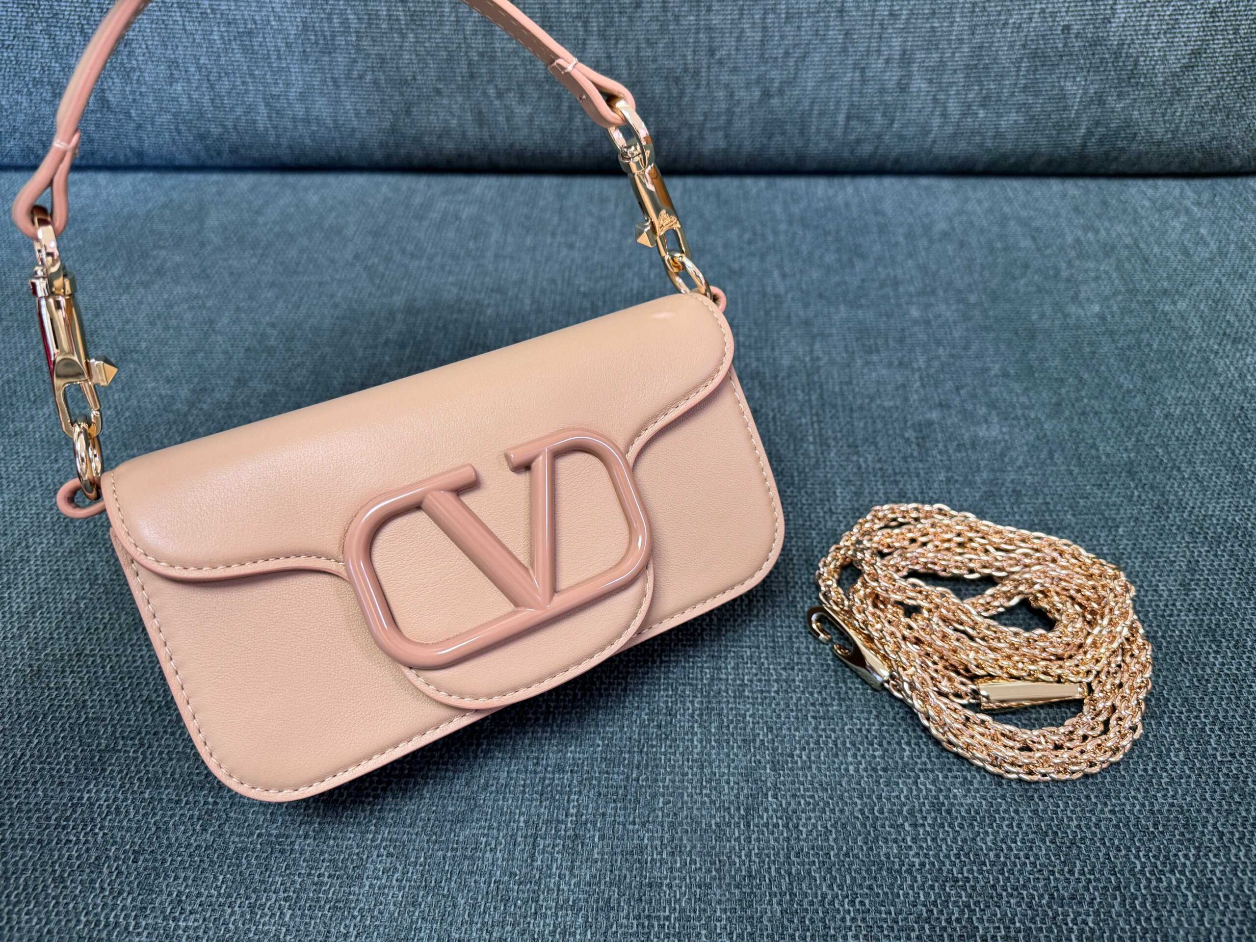 VALENTINO GARAVANI Calfskin Enamel Vlogo Small Loco