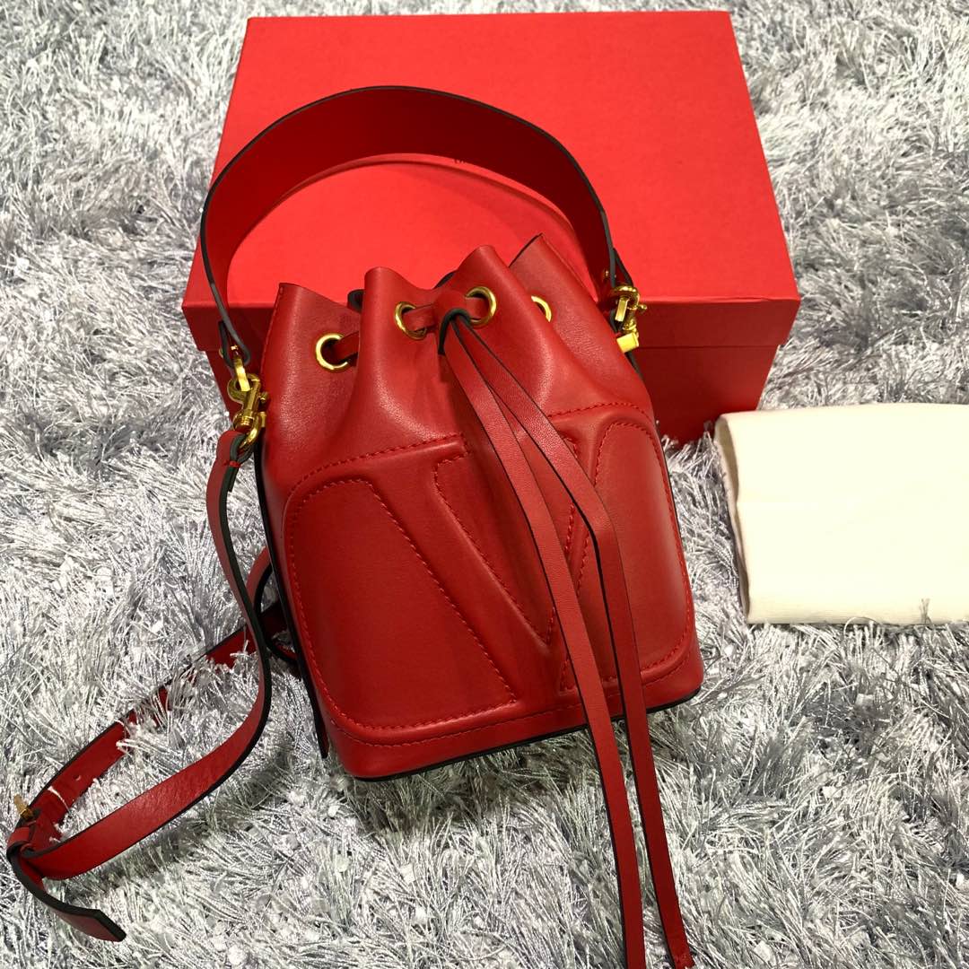 VALENTINO GARAVANI Calfskin Vlogo Walk Bucket Bag Red