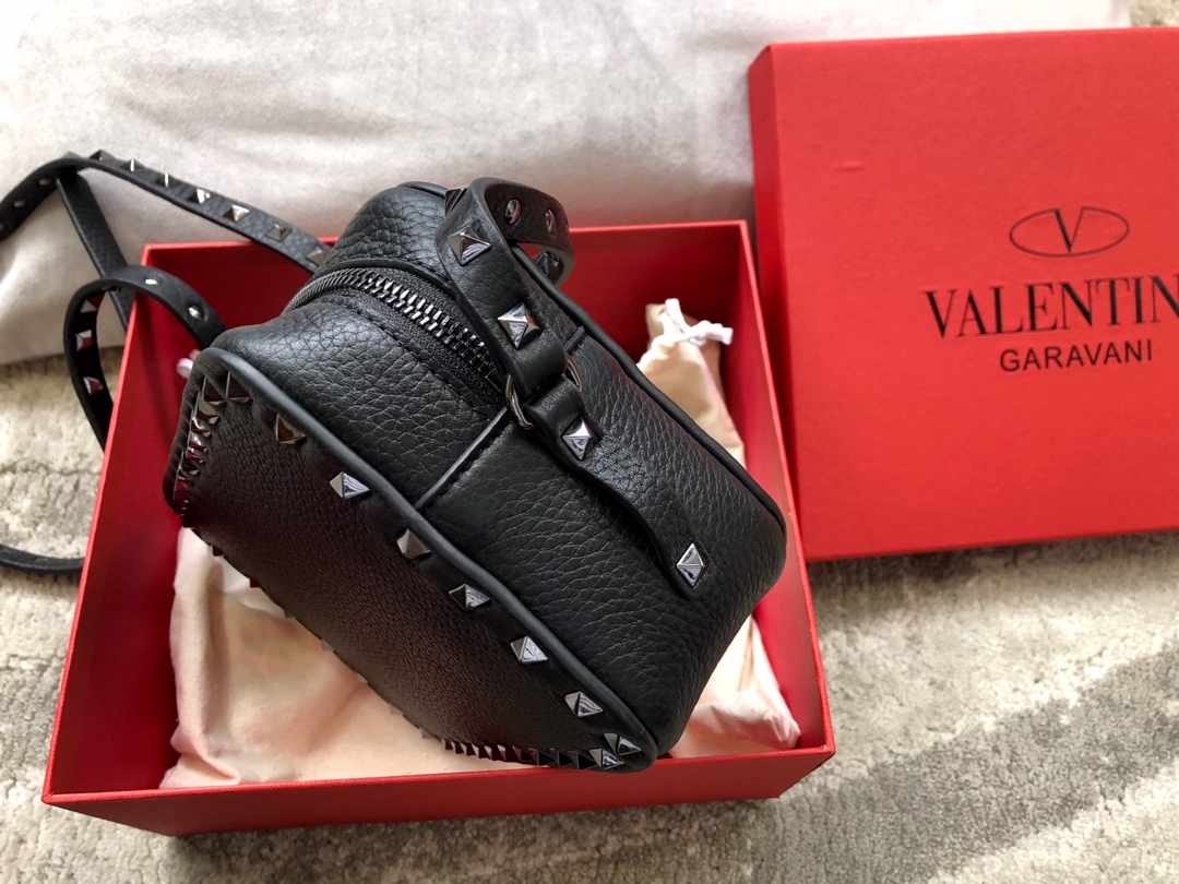 VALENTINO GARAVANI Craquele Nappa Rockstud Crystal Punk