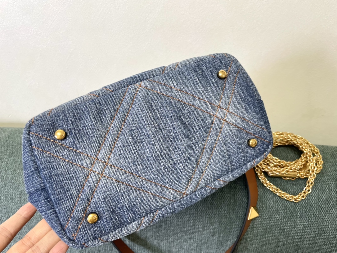 VALENTINO GARAVANI Denim Small Roman Stud The Handle Bag Light