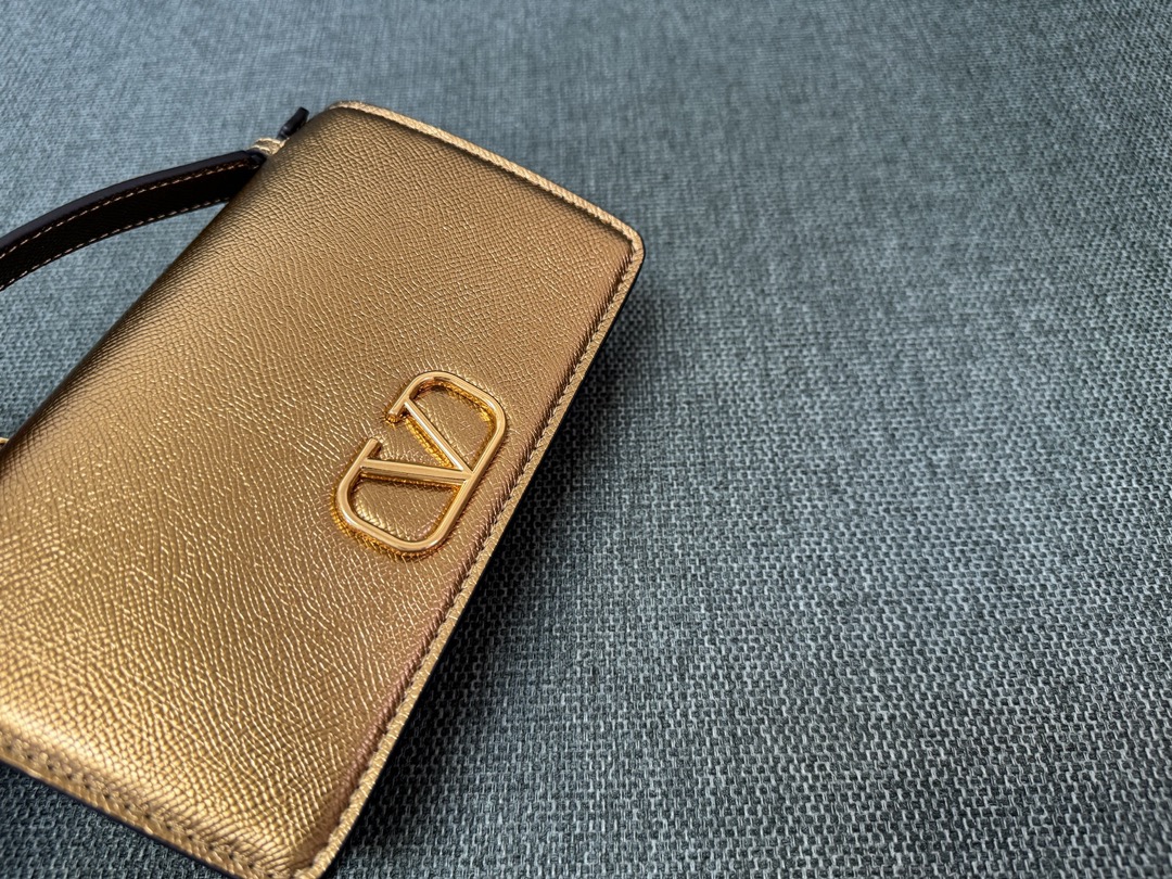 Valentino Garavani Gold Vlogo Shoulder Bag In Km5 Antique