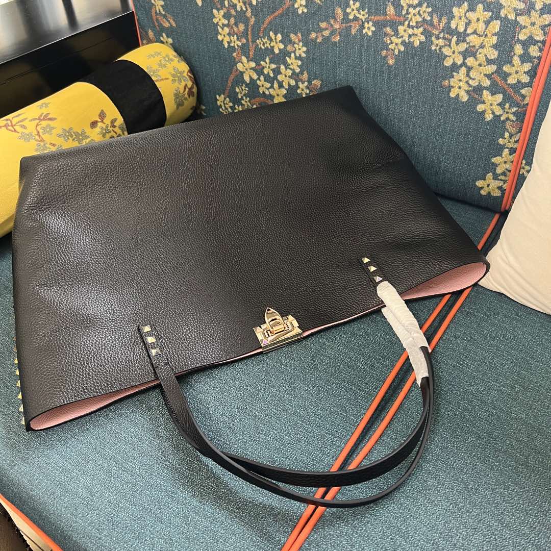 VALENTINO GARAVANI Grainy Calfskin Medium Rockstud Tote
