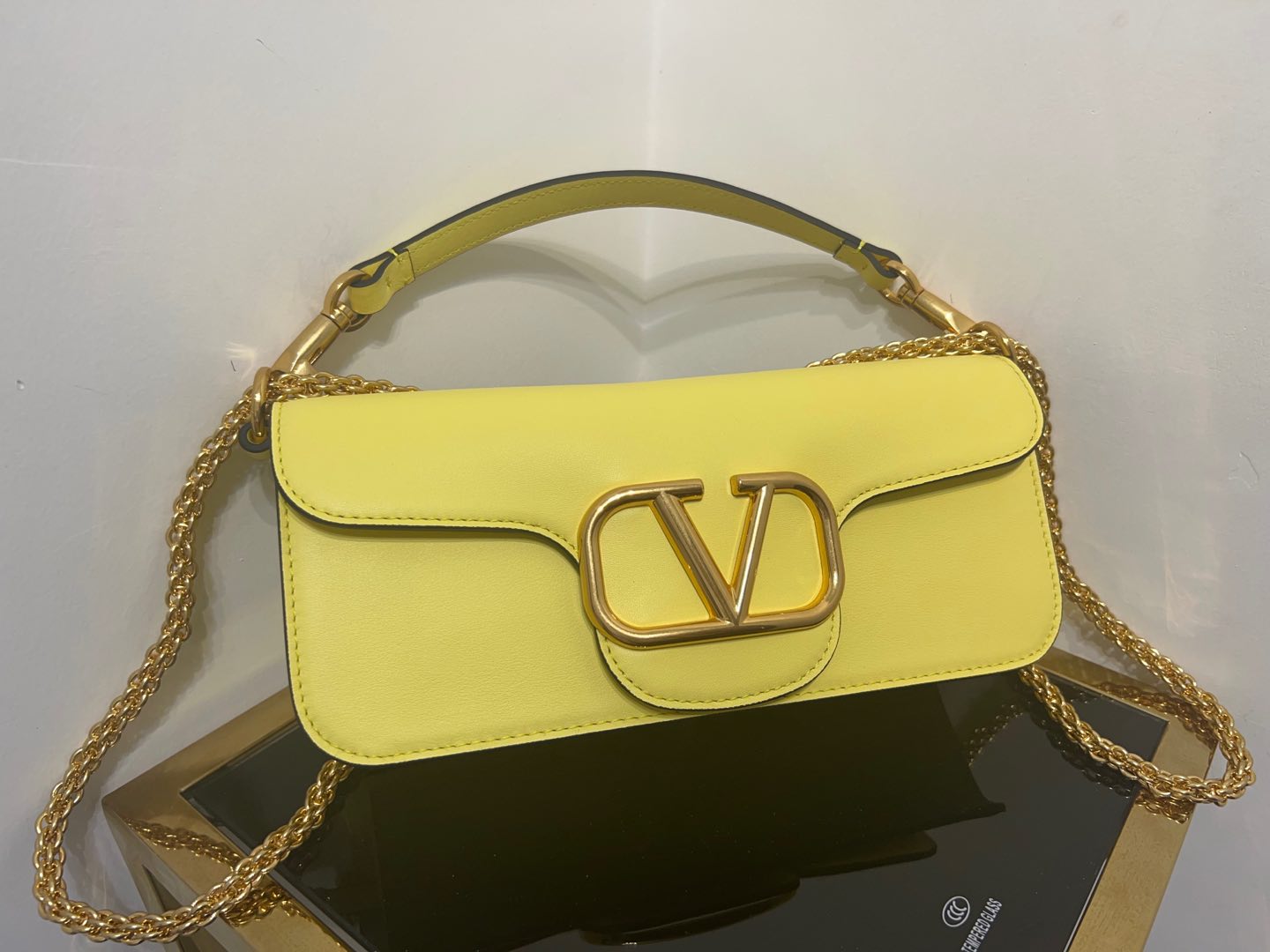 Valentino Garavani Locò V-logo Leather Shoulder Bag - Yellow -