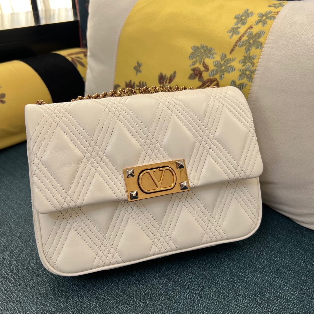 Valentino Garavani Medium Leather Quiltie 67 Shoulder Ba