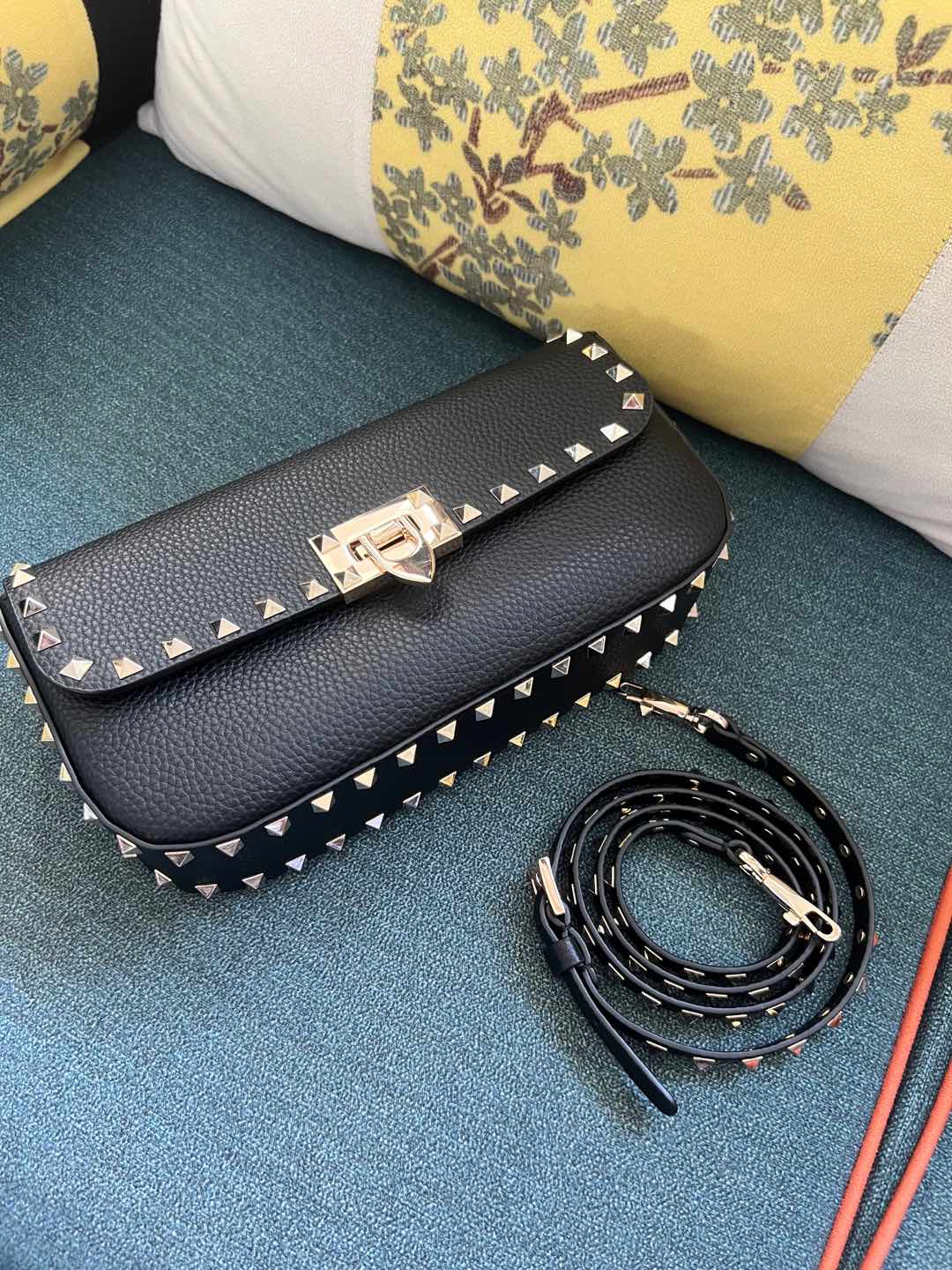 Valentino Garavani Medium Leather Rockstud Shoulder Bag