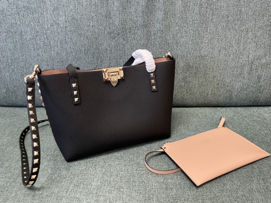 Valentino Garavani Medium Rockstud-embellishment Tote Bag | Black