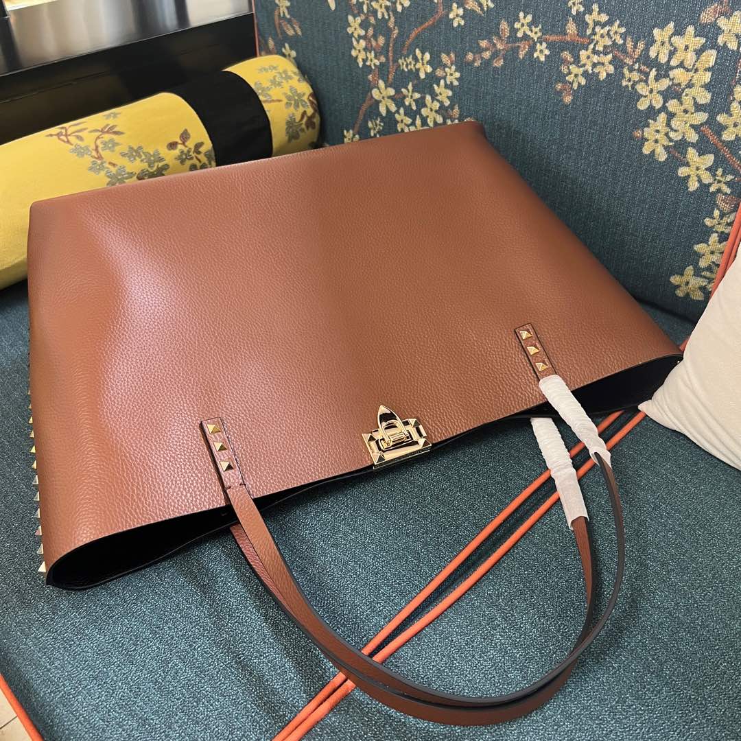 Valentino Garavani Medium Rockstud Leather Tote Bag -