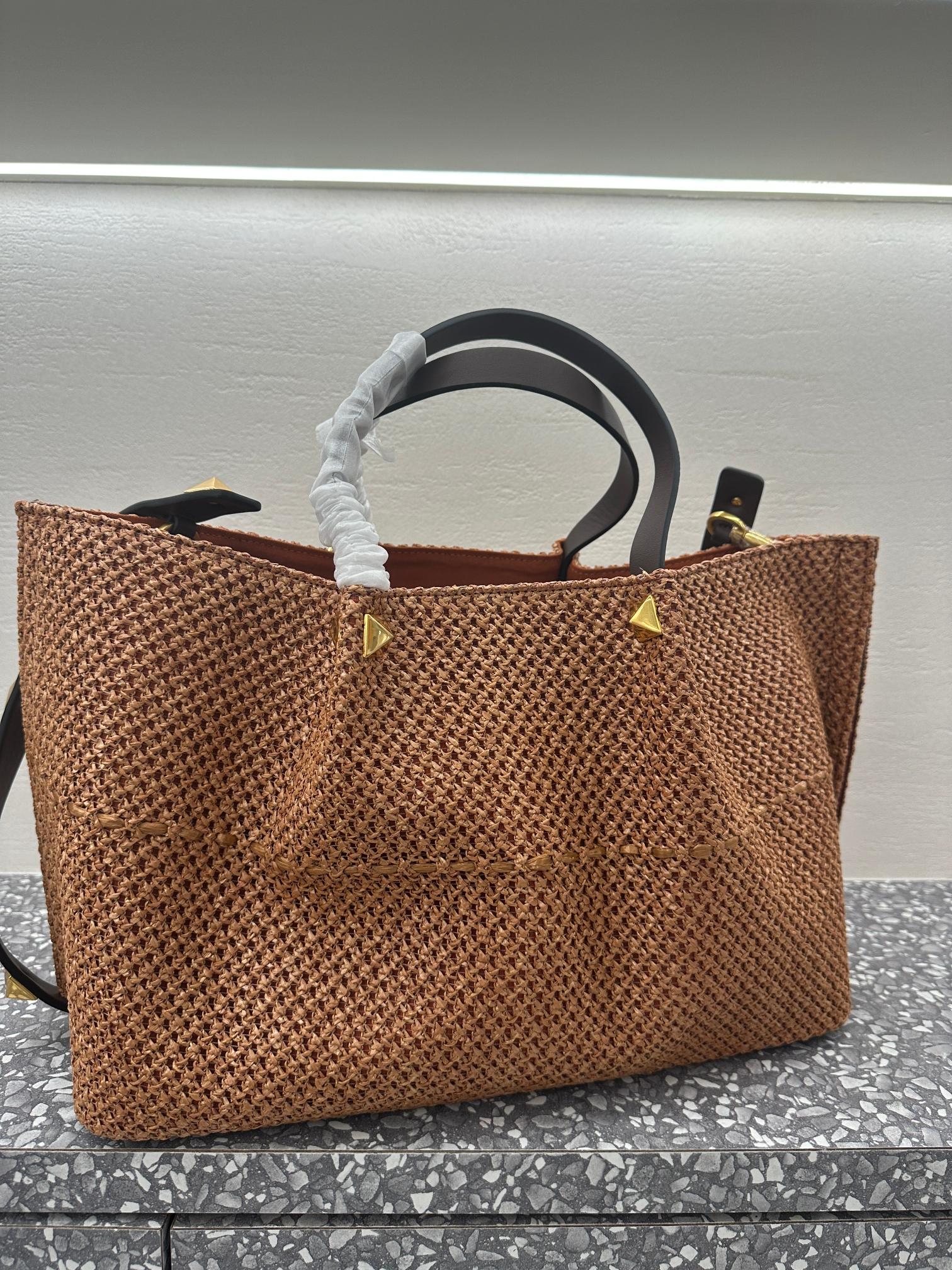 Valentino Garavani Medium Summer Raffia Tote Bag |
