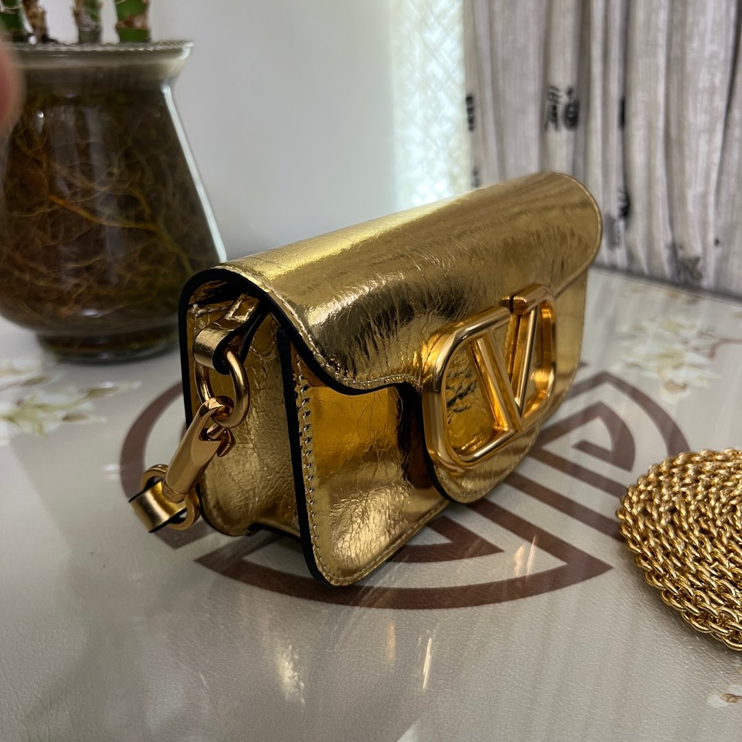 VALENTINO GARAVANI Metallic Crackle Effect Calfskin Vlogo Small Loco Shoulder Bag Platino gold