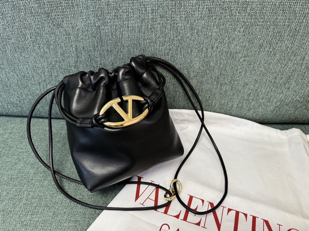bag Valentino Black Leather Pouch