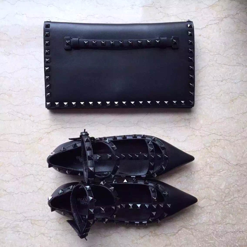 VALENTINO GARAVANI Nappa Rockstud Wristlet Clutch Black