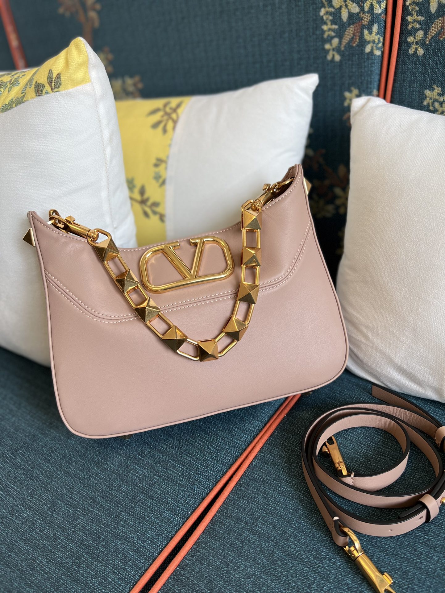 VALENTINO GARAVANI Nappa Stud Sign Hobo PINK 104840